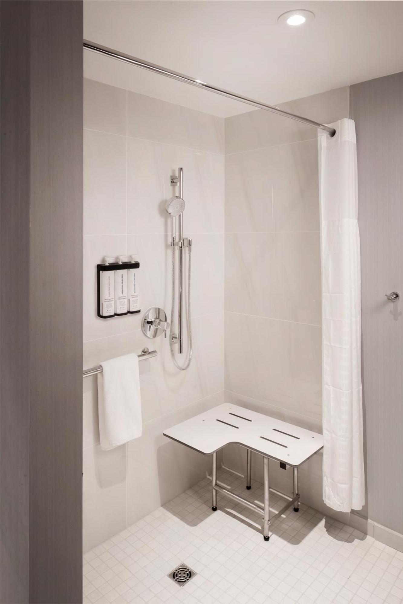 King Suite with Sofa Bed and Roll-In Shower - Disability Access,1628858911:JPEG