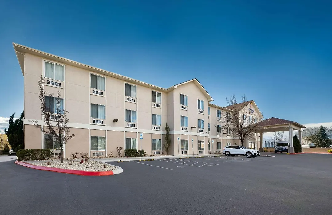 Comfort Inn & Suites Airport Convention Center-1